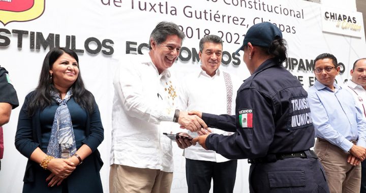 Gobernador Rutilio Escandón y presidente Carlos Morales entregan equipamiento y estímulos a policías municipales