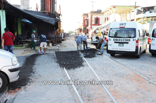 Gobierno de Huixtla realiza trabajos de bacheos en calles y avenidas de la ciudad