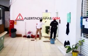 Muere individuo en baño público del Mercado de las Flores