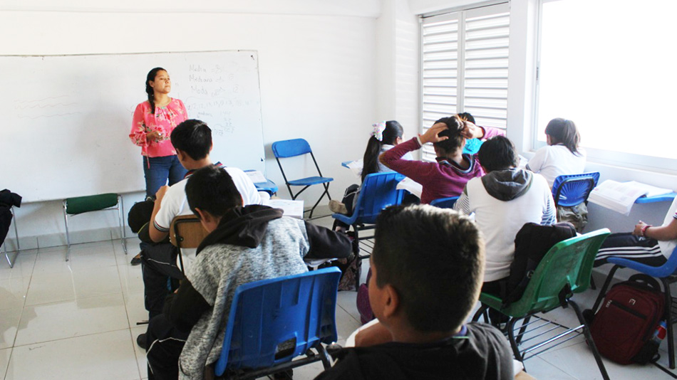 Más de 300 estudiantes regresan a clases en la Unidad Antorchista