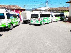 Transportistas bloquean calles de Teopisca, exigen liberar unidad retenida