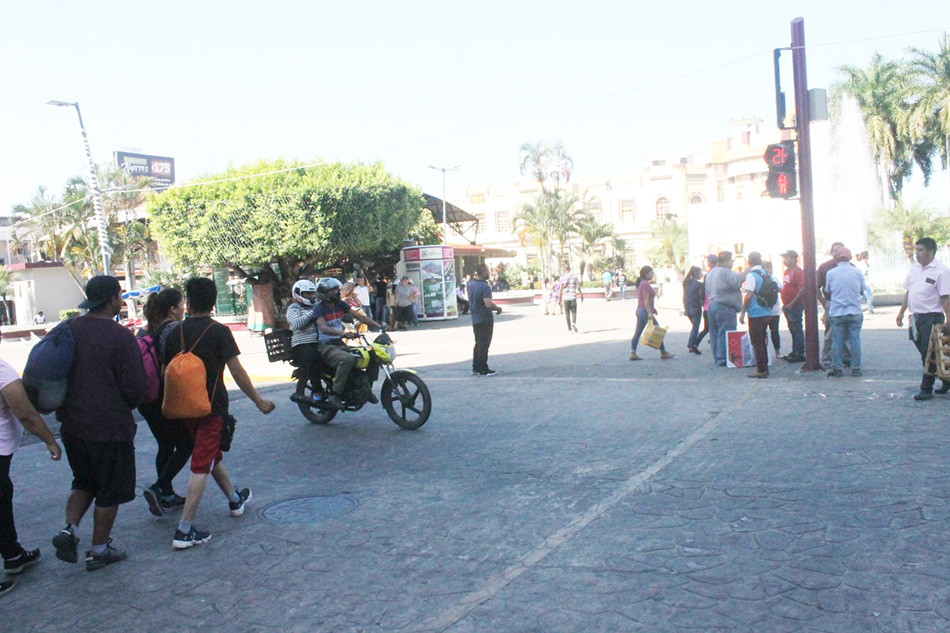 Vialidad Municipal de Tapachula hace un llamado a respetar semáforos peatonales