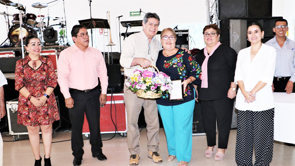 Asiste Carlos Morales a la celebración de los 15 años del STDIF Tuxtla
