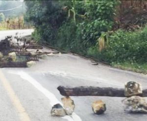 Automovilistas están hartos de tantos topes en tramo carretero SCLC-Palenque