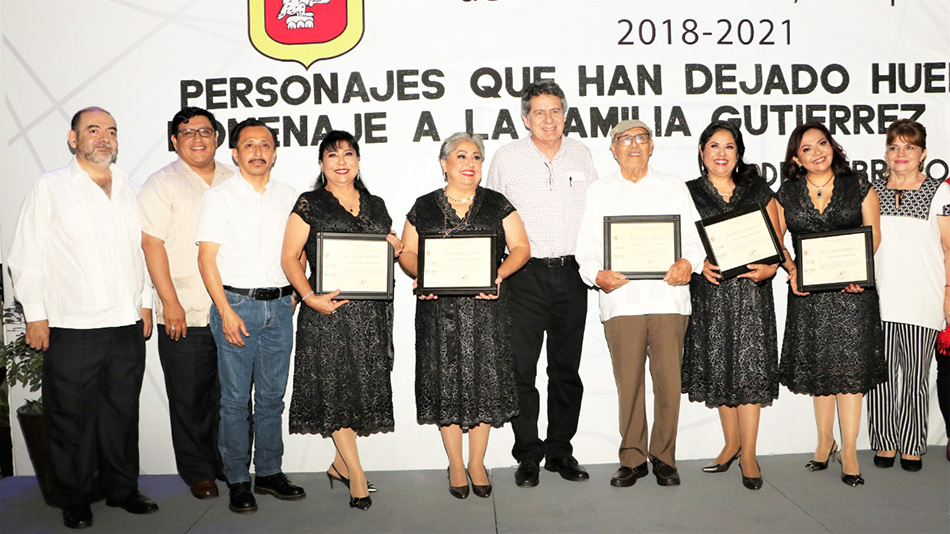 Ayuntamiento tuxtleco rinde homenaje a la familia Gutiérrez Niño