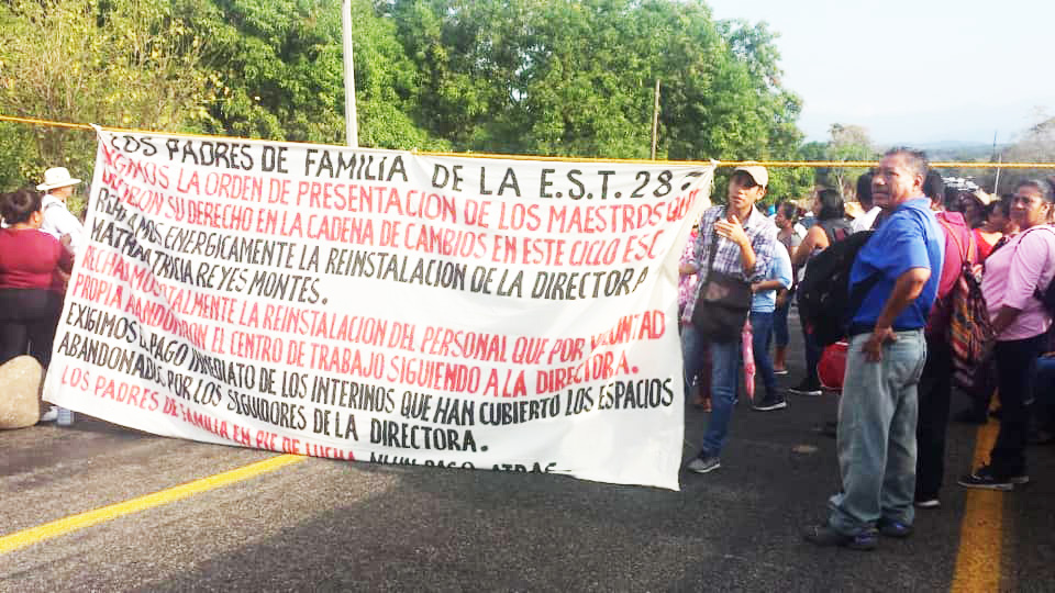 Bloquean tramo carretero Huixtla-Tapachula a la altura de Huehuetán
