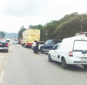 Bloquean tramo carretero Teopisca-Comitán de Domínguez