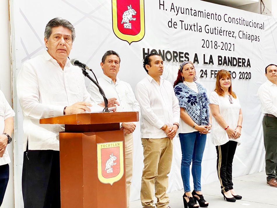 Conmemora alcalde Carlos Morales Vázquez Día de la Bandera Nacional