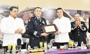 Rutilio Escandón asistió a la conmemoración del 105 aniversario de la Fuerza Aérea Mexicana