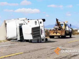 Vientos fuertes vuelcan segundo tráiler; se dirigía a Chiapas