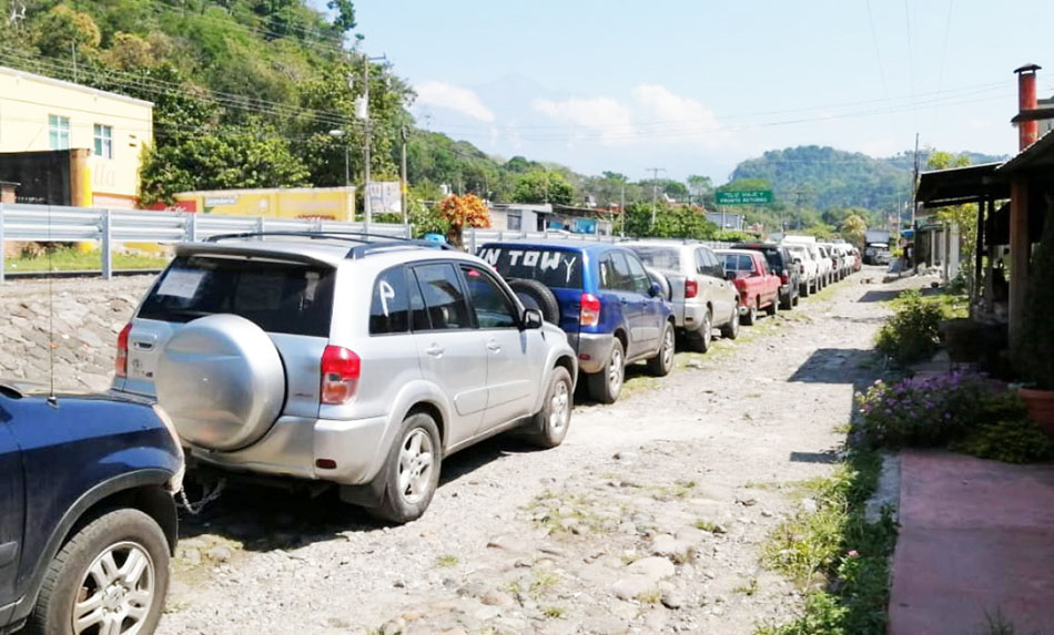 Centenares de transmigrantes varados en frontera de México con Guatemala