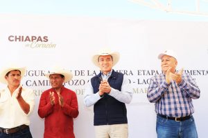 Inaugura Rutilio Escandón la carretera Pozo Colorado-Laguna Grande en San Cristóbal de Las Casas