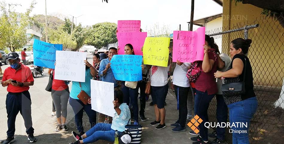 Protestan maestros de Chiapas por adeudo de quincena