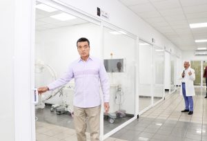 Recorre Rutilio Escandón Clínica de Atención Respiratoria para atender contingencia del COVID-19