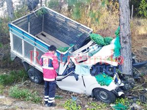 Tras accidente una persona muere al quedar prensada en la camioneta