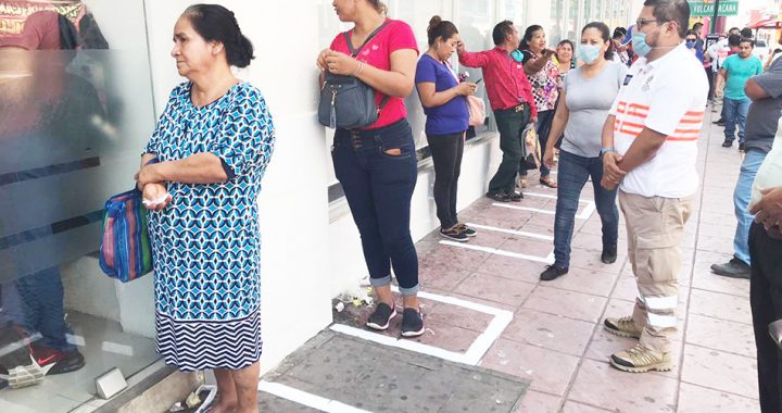 Aplican Programa Susana Distancia en bancos de Tapachula