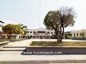 Cierran los espacios públicos en Huixtla