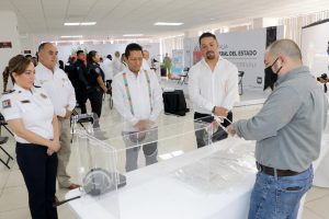 Entrega Llaven a policías y médicos insumos y equipamiento realizados por la UPChiapas