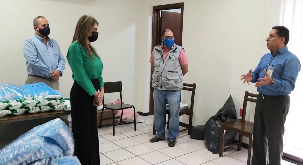 Entrega Urbina Castañeda nueva donación para fortalecer la Clínica Covid de Tapachula