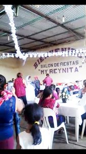 Familias desafían el COVID-19 en El Bosque y celebran boda