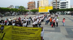 Meseros despedidos por COVID-19 exigen apoyo al gobierno