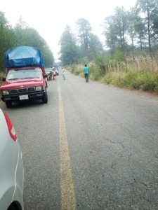 Taxistas piratas bloquean carretera Altamirano – Ocosingo