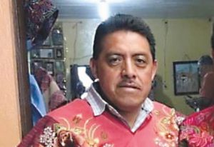 El Alcalde de Zinacantán entrega ayudas del gobierno solo a partidarios y amigos
