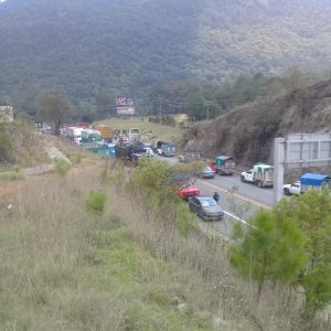 Hacen concentración en carretera SCLC-Tuxtla exigiendo liberación de sus compañeros