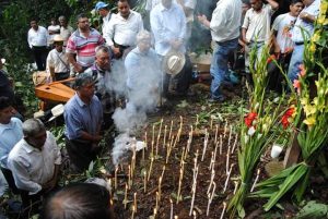 Litúrgico festejo de la Santa Cruz en El Bosque