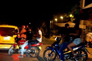 Peligrosos, corren motociclistas tonaltecos a altas horas de la noche