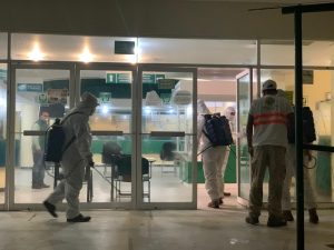 Sanitizan oficinas de la Unidad Administrativa Estatal, IMSS y FGR en Tapachula