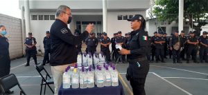 Se entrega a personal de Seguridad Pública de Tapachula cubrebocas y gel antibacterial