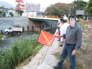 Trabaja Gobierno de la ciudad en limpieza y desazolve del cauce del río Sabinal