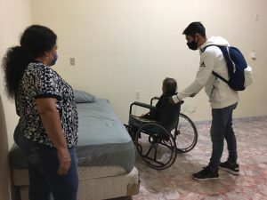 A través del DIF Tapachula trasladan a una abuelita a la Casa Día Norte