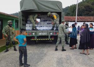 El Ejército Mexicano sigue entregando apoyos a pobladores afectados por Amanda y Cristóbal