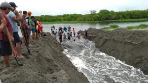 En Mapastepec abren bocabarra ante pronóstico de más lluvias