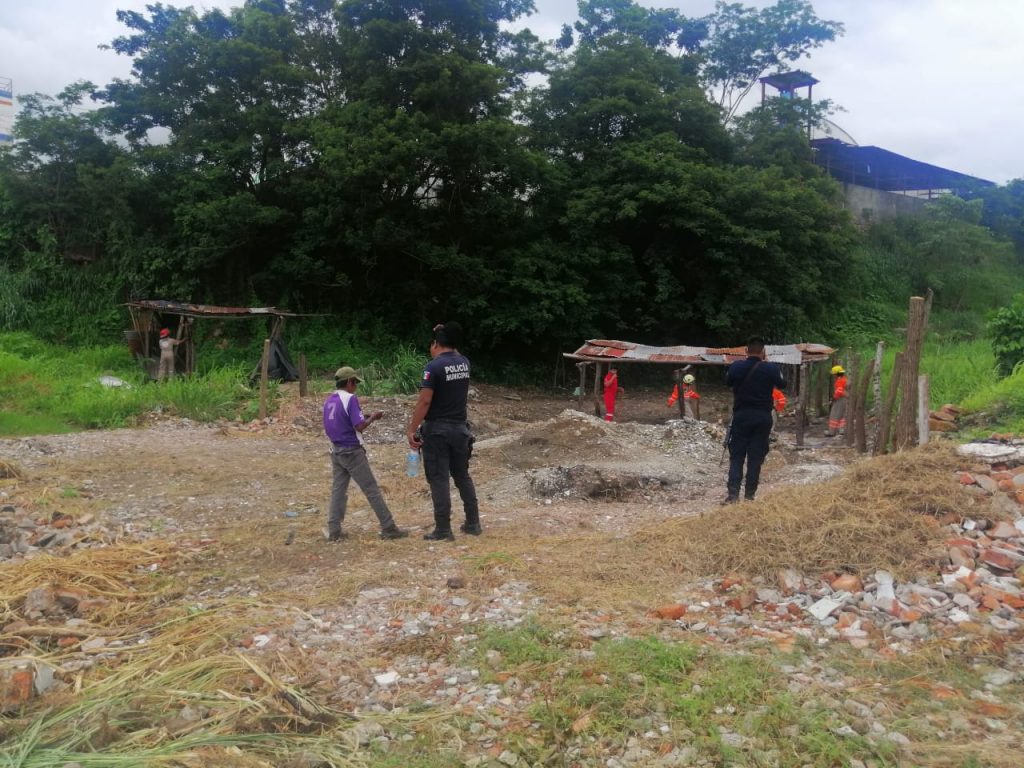 Protección Civil de Tapachula desmantela galeras en las márgenes del río Coatán