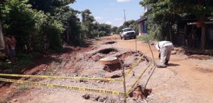 Se realizan trabajos de rehabilitación por hundimiento de calle en colonia La Cima de Tapachula