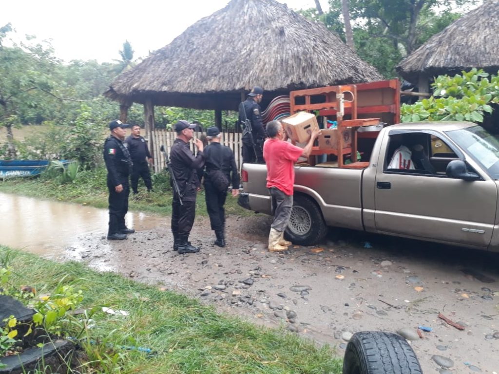 SSyPC participó en traslado de personas afectadas por las lluvias a albergues en el Soconusco