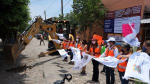 Dan banderazo de pavimentación en Fraccionamiento Bonanza