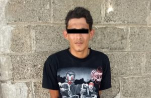 Policía Municipal de Tapachula detiene a dos con moto robada y marihuana