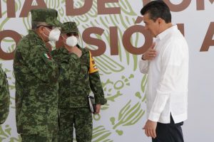Rutilio Escandón asiste a toma de protesta del nuevo comandante de la 31 Zona Militar