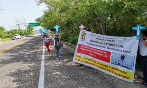 Trabajadores de la salud protestan en la visita de López-Gatell a Chiapas