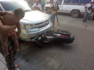 En Tonalá embiste motocicleta a vehículo de empresario del pan La Chorcha