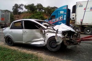 En tramo Tonalá- Tres Picos choca de frente contra tráiler