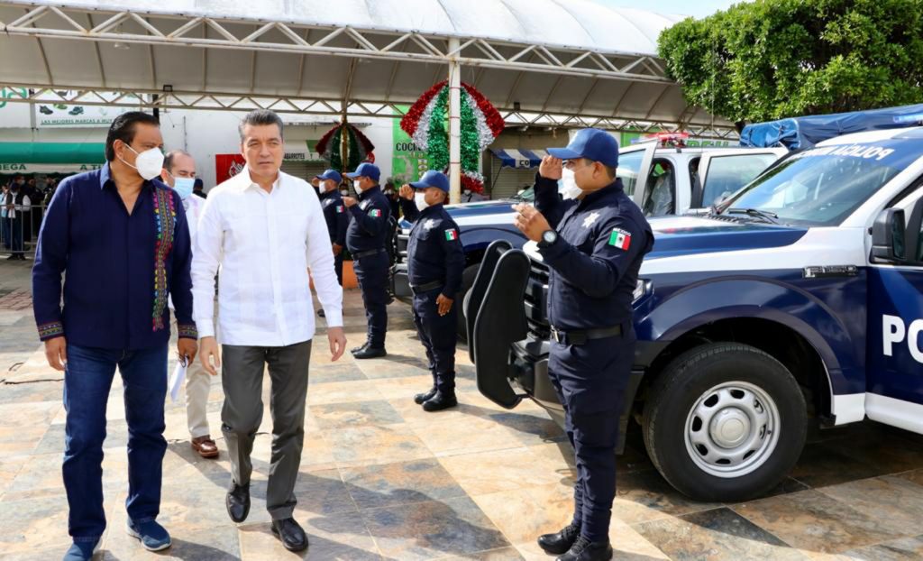 Rutilio Escandón entrega equipamiento y patrullas a Policía Municipal de Las Margaritas