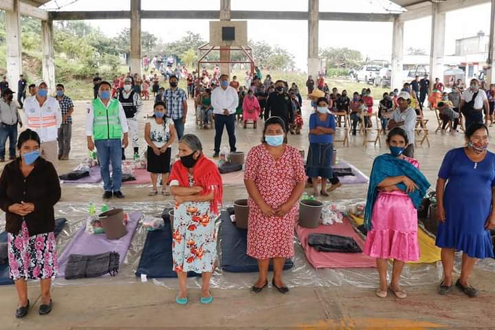 En Pantepec entregan Ayuda Humanitaria a localidades afectadas por el Frente Frío y Tormenta Tropical Gamma