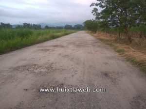 Intransitable Camino saca cosecha de Tuzantán en completo abandono