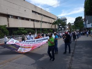 Maestros de la CNTE marcharon pidiendo cumplir acuerdos con AMLO