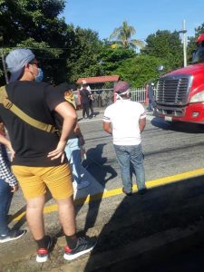 Normalistas de Huehuetán bajan a pasajeros y secuestran camiones para viajar a Tuxtla Gutiérrez 